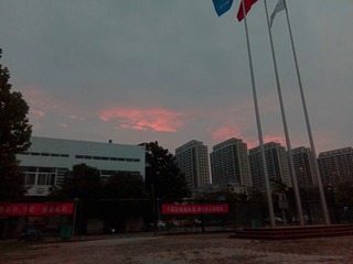 527