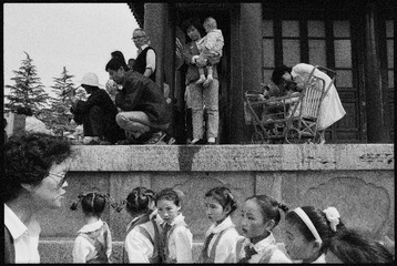 潘科《日蚀》节日的兴庆公园   西安  1985