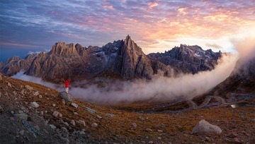 雾锁山涧