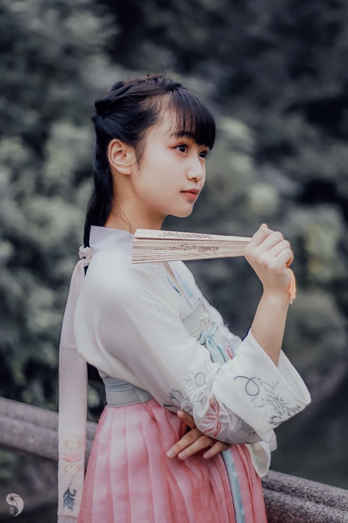 妹子说标题要叫中午好……那么……中午好~