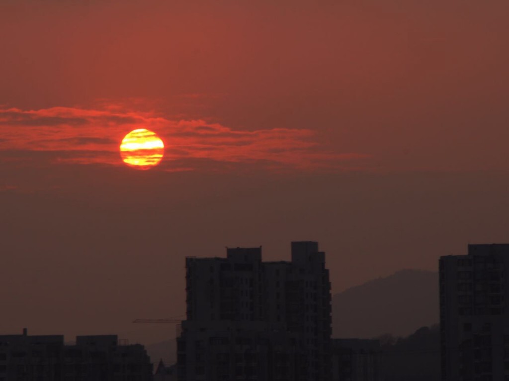朋友楼顶的落日