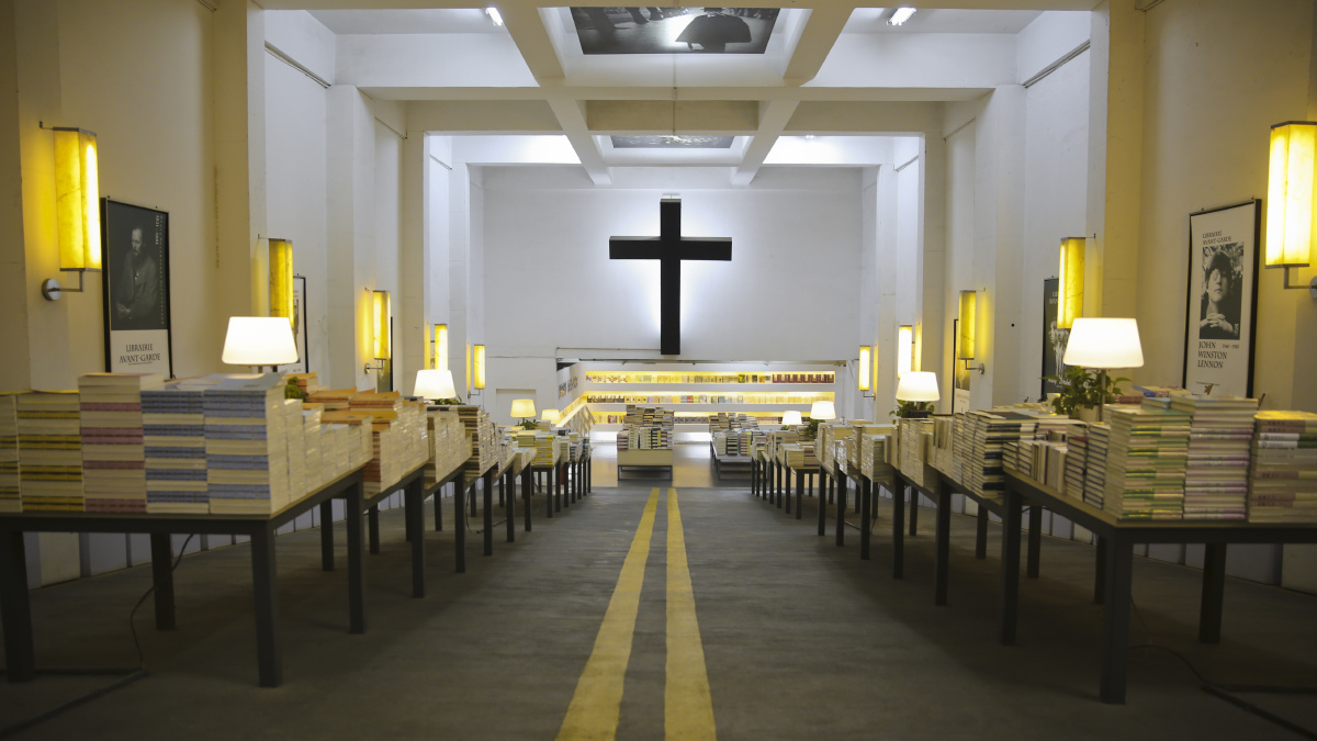 南京市先锋书店五台山总店十字架透视走廊