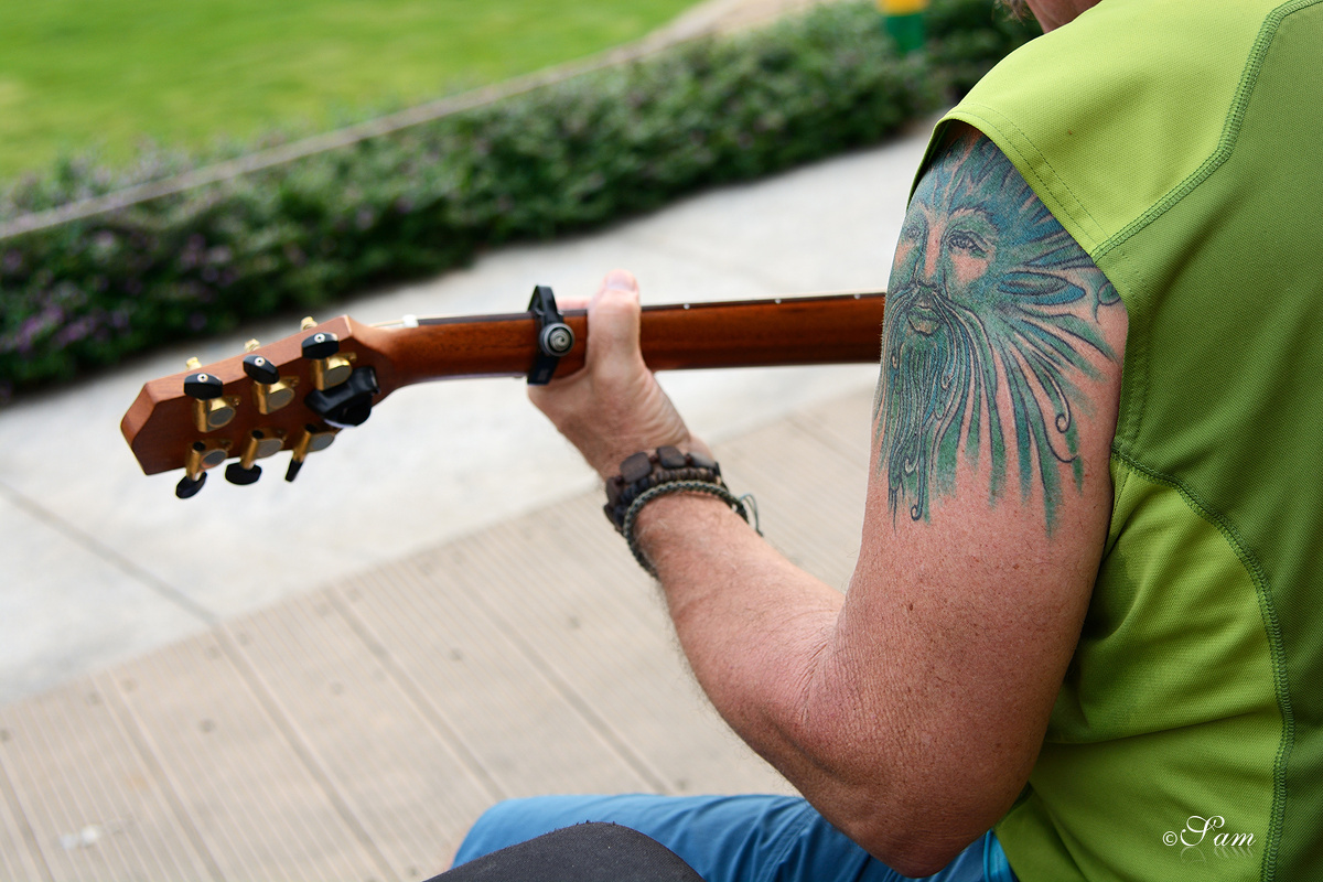 面朝大海弹吉他的老人 - 街拍, 人文, 抓拍, 尼康