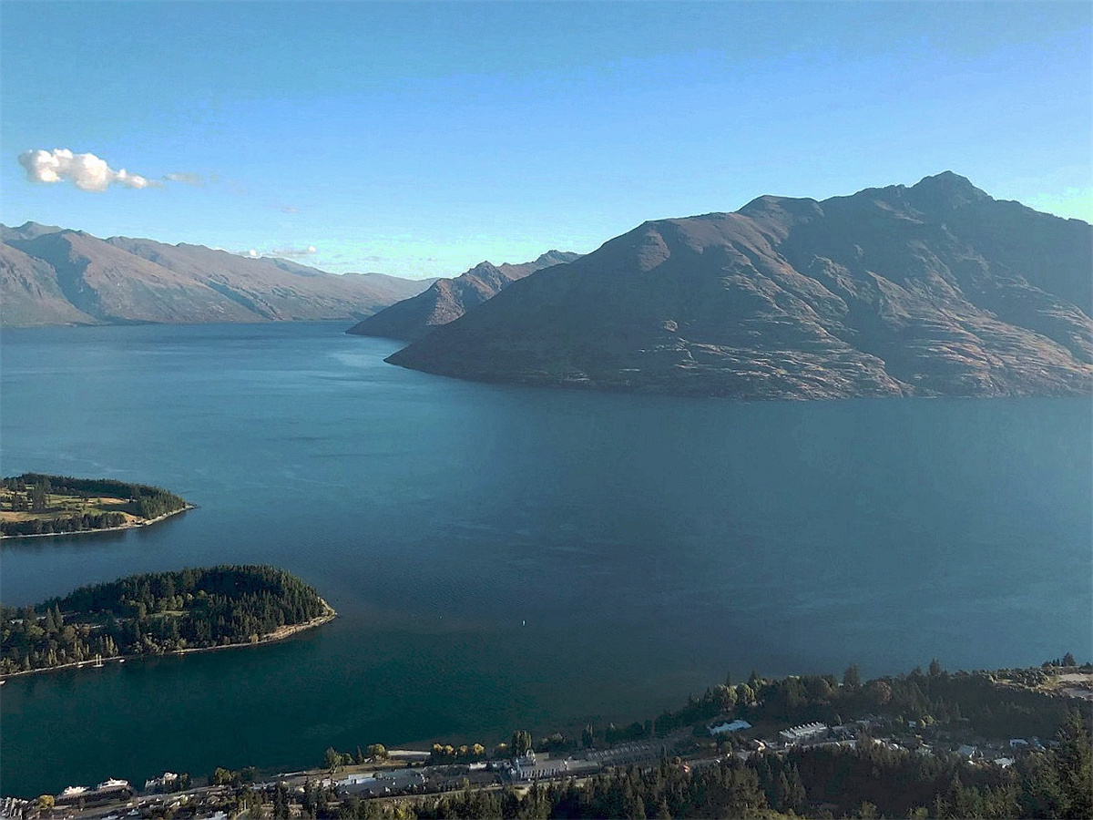 俯拍皇后镇风景