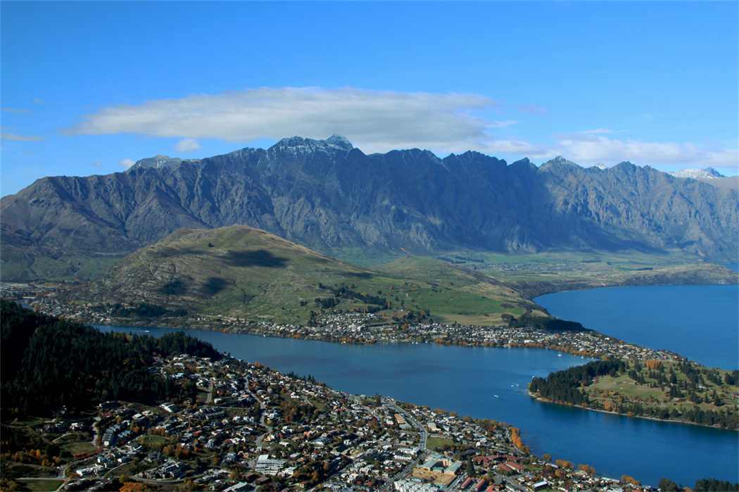 俯拍皇后镇风景