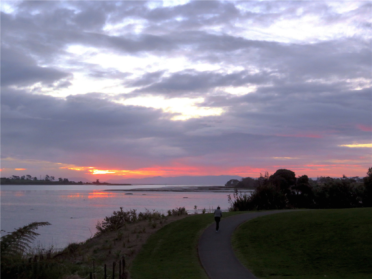 傍晚的海边风景