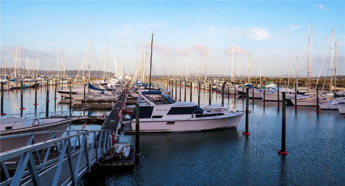 夕阳下的奥克兰游艇码头