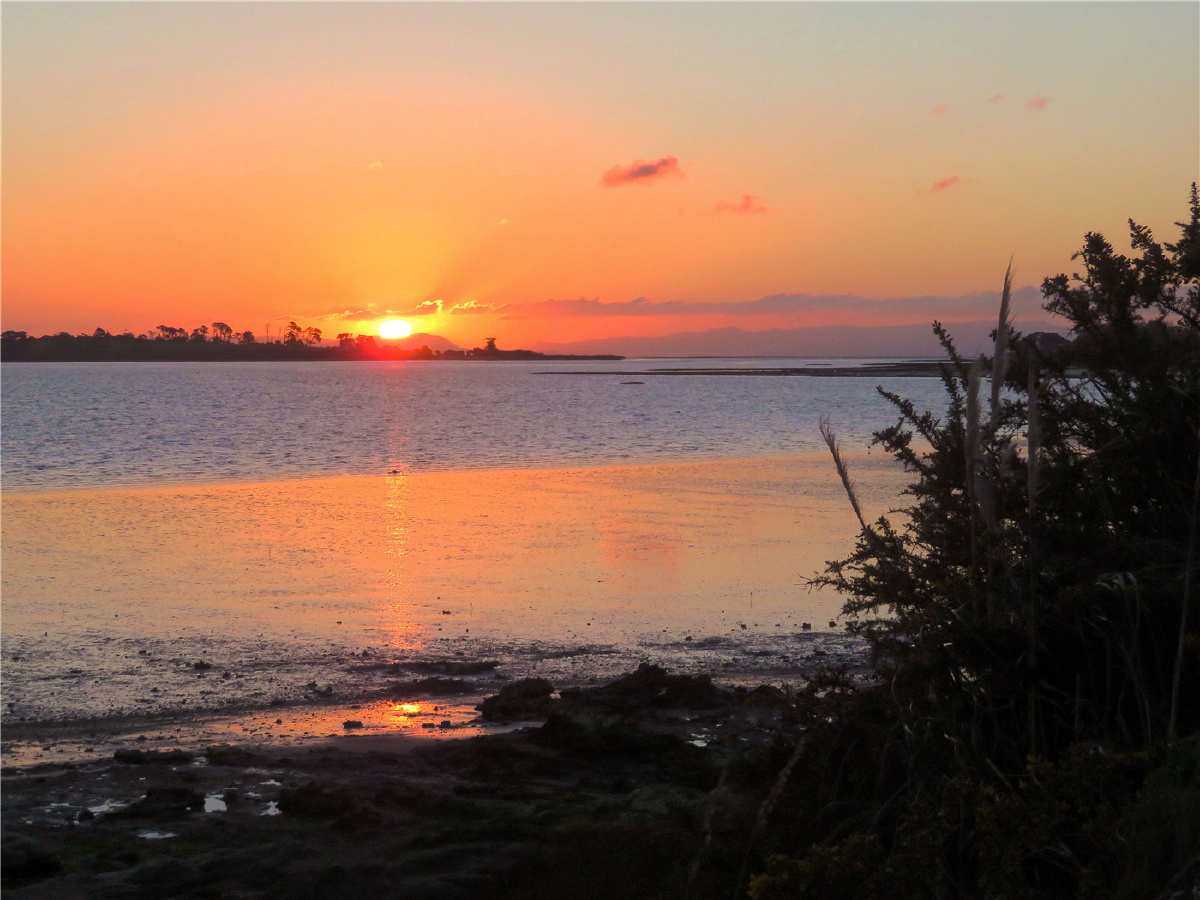 新西兰海边夕阳风光