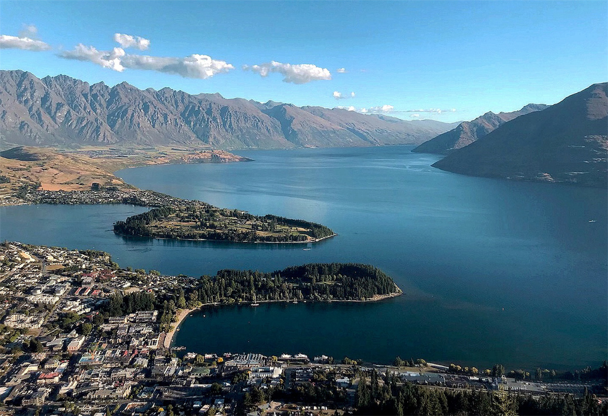 俯拍皇后镇风景
