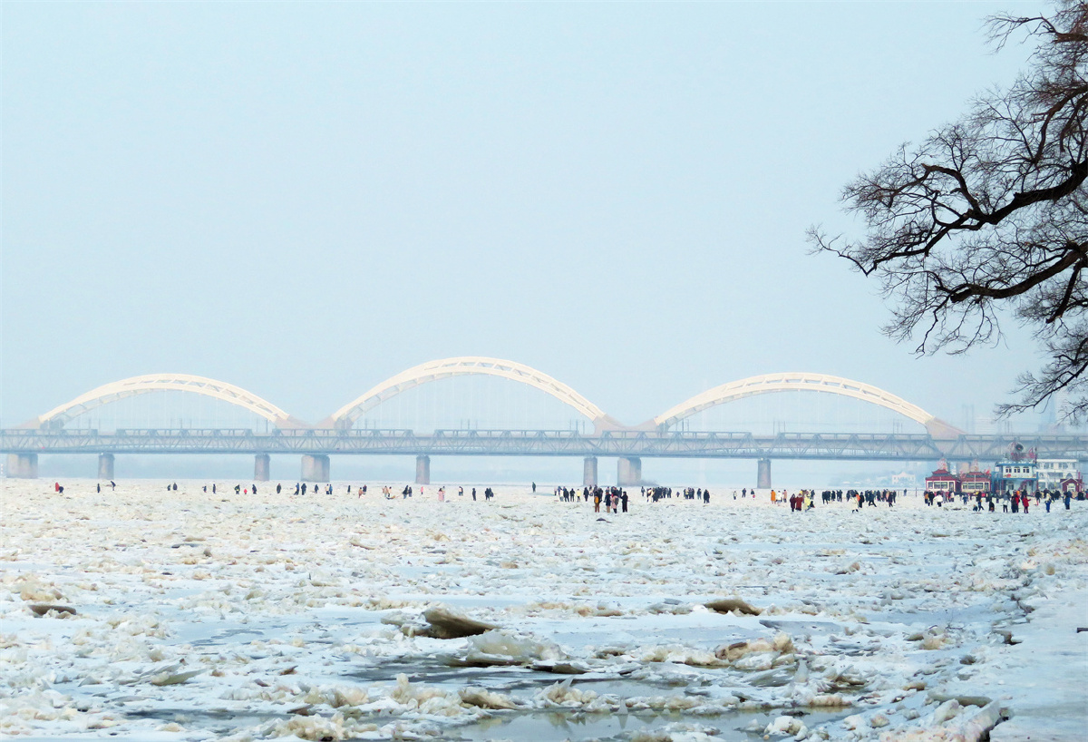 冬季的松花江畔