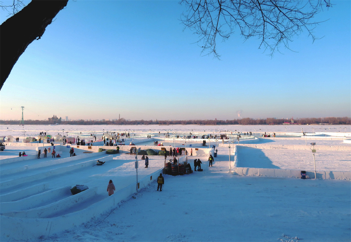 哈尔滨松花江冰雪嘉年华风景二