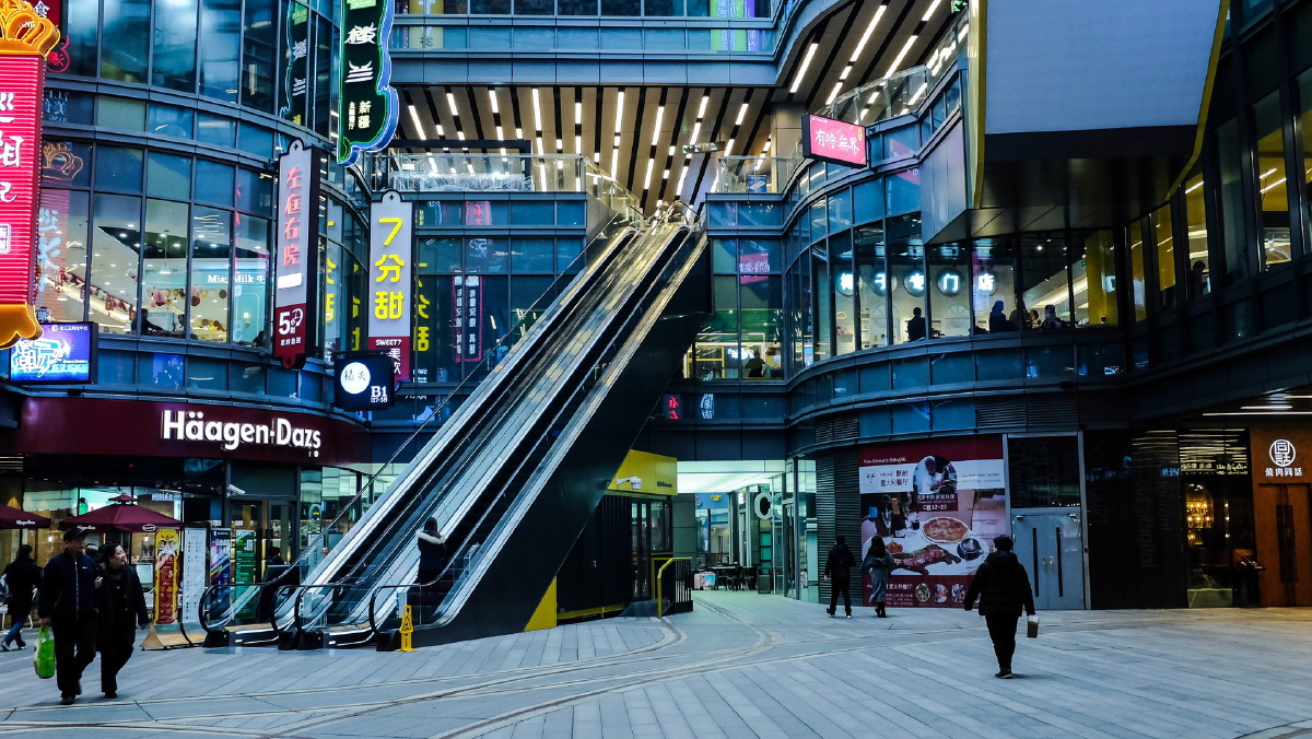 2018224漕宝路日月光扫街