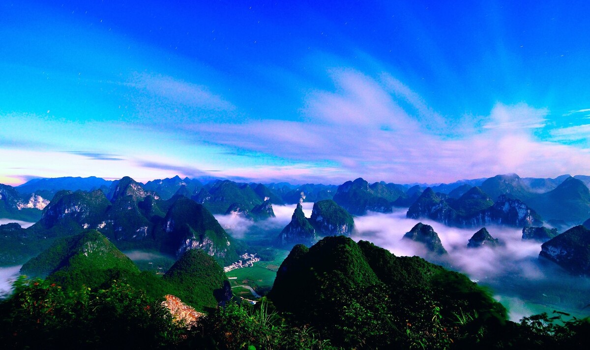广西凤山喀斯特峰丛夜景