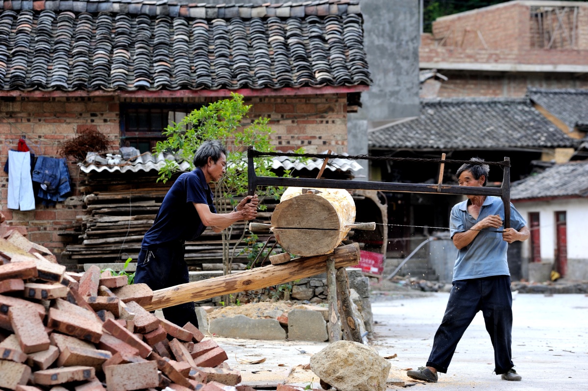 过去木工拉大锯图片