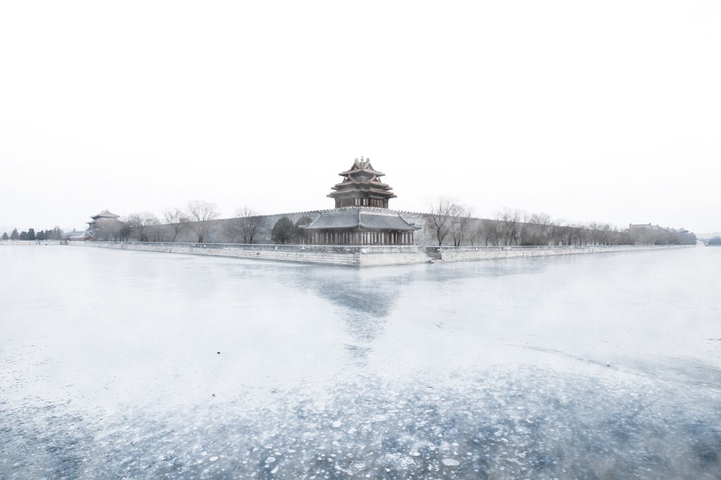 现在故宫角楼过年都不开景观照明了，大冷天的在外面站了N长时间，郁闷呀！单院长您行行好吧，那怕每年就春节假期开灯也行呀！