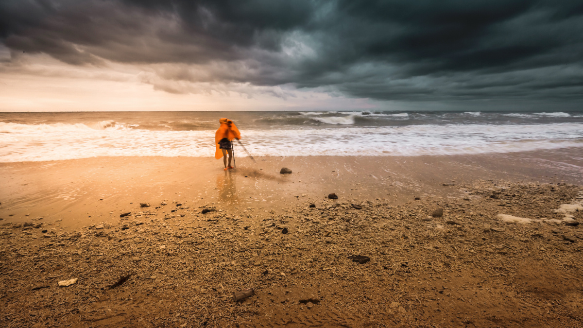 《风雨无阻》拍于涠州岛 - 独行者a - 图虫
