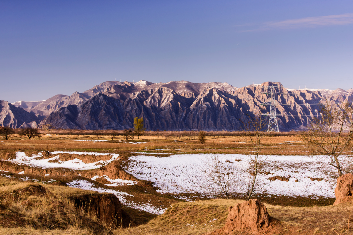 春雪之后的张家口市蔚县大南山