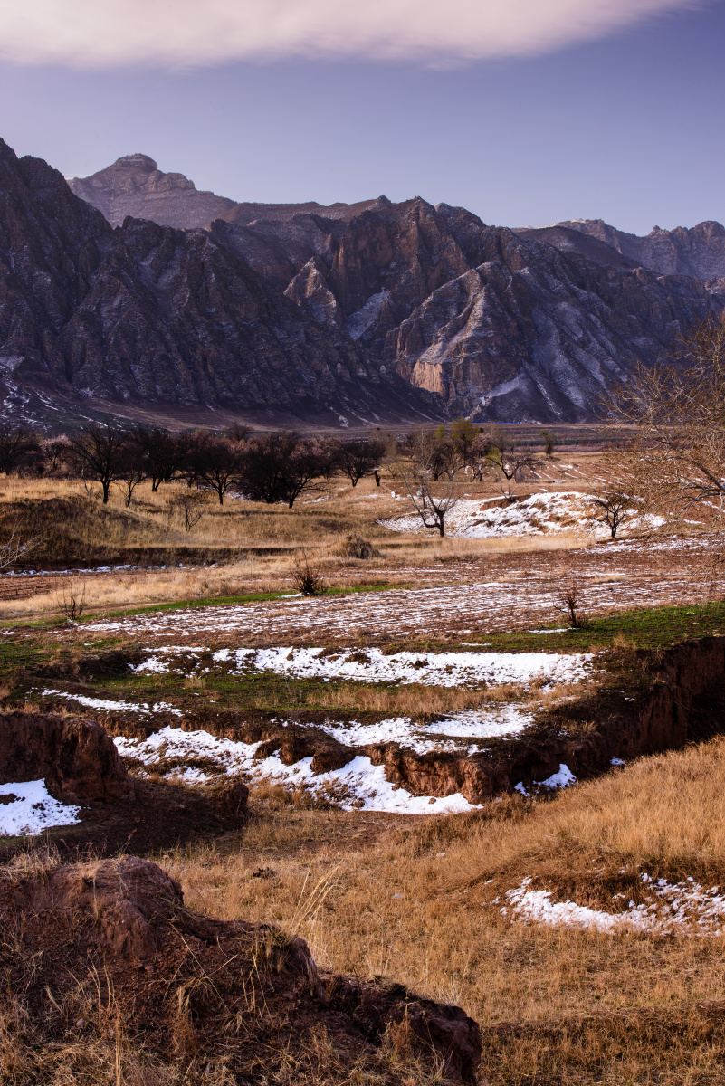 春雪之后的张家口市蔚县大南山