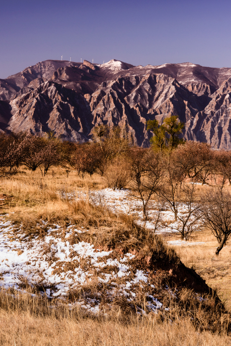 春雪之后的张家口市蔚县大南山