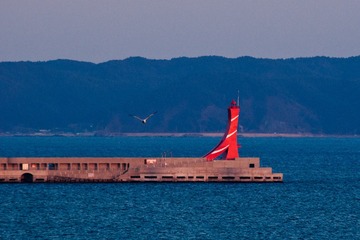 韩国POHANG（浦项港）的防波堤和灯塔