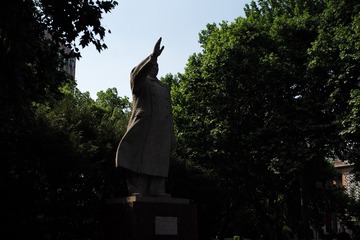 L1008503