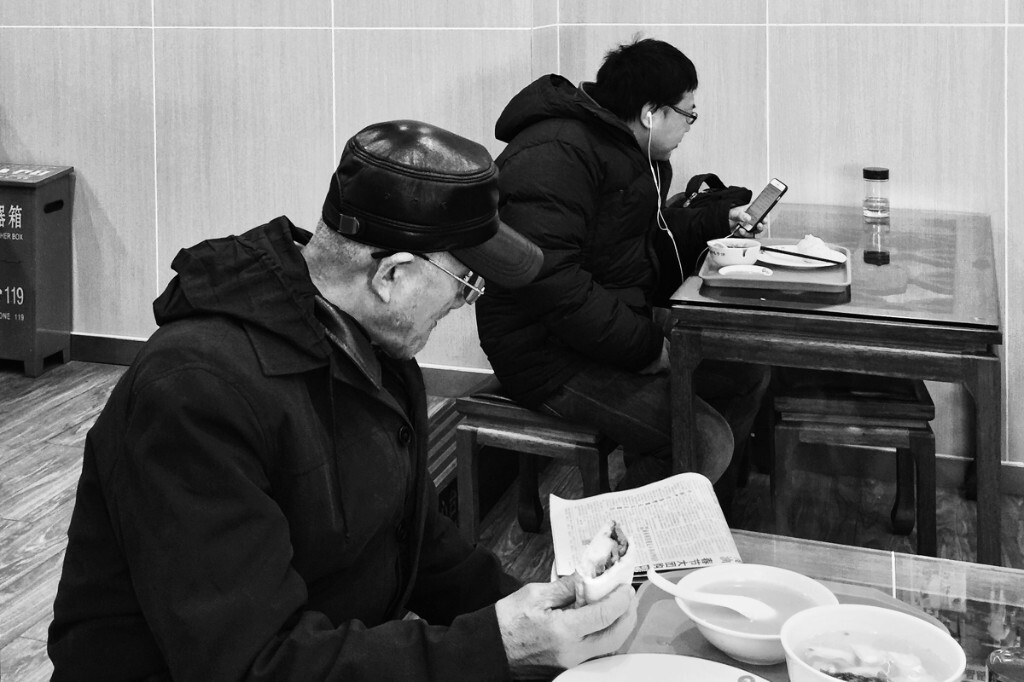 两代人的阅读习惯，哪一个会更下饭。