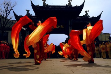 1红绸舞出中国梦