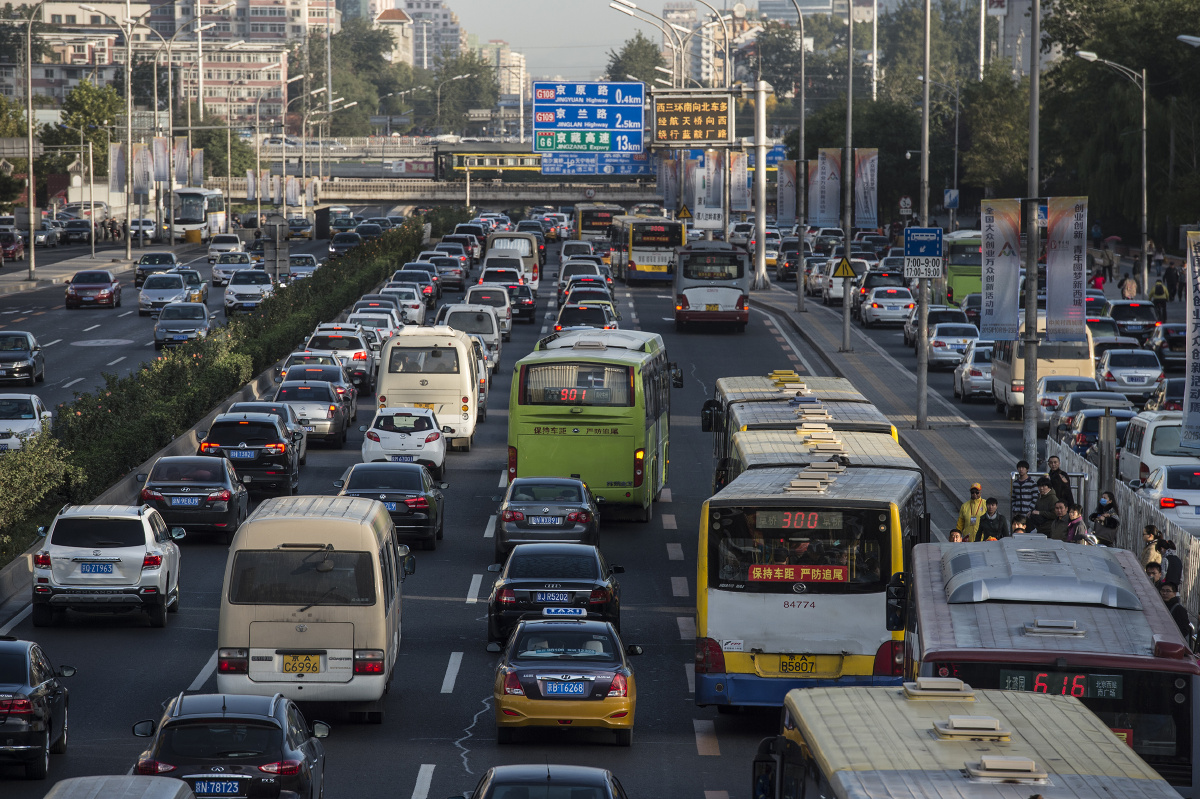 公交车是北京广安门内大街至张仪村的典型的城乡结合部的公共交通工具