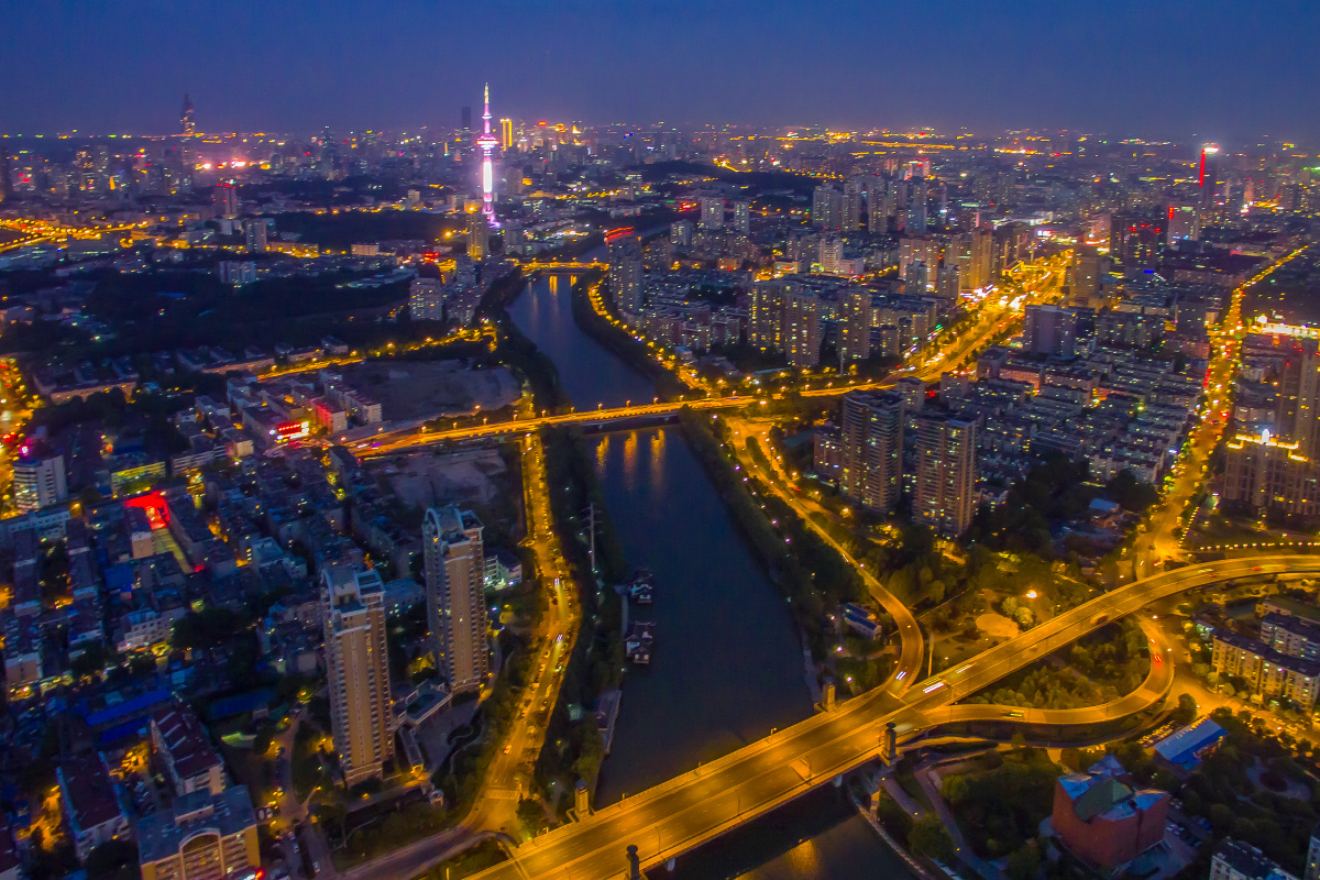 航拍南京外秦淮河水利风景区草场门区域.