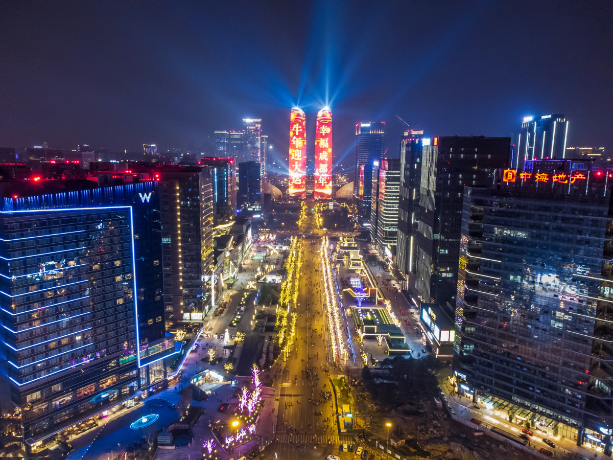 璀璨成都年——点亮锦江,点亮"双子塔",公园与城市相融的大美景观交相