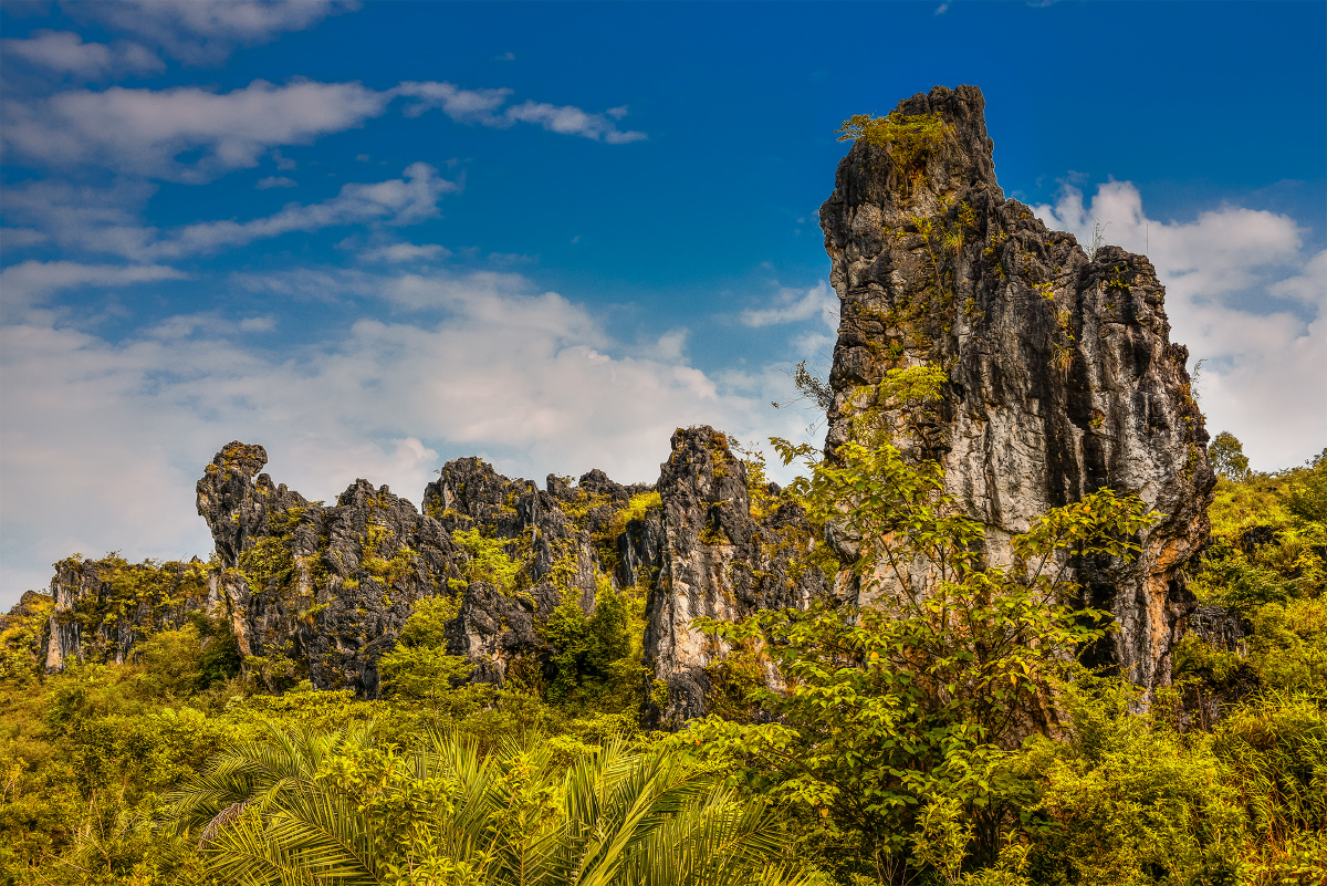游人罕至的石林拍摄于贞丰县双乳峰景区