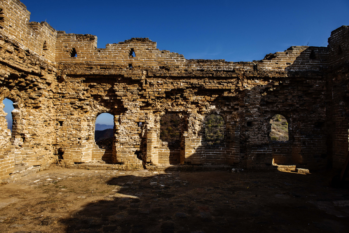 残毁不全及受损严重的墩堡全景.