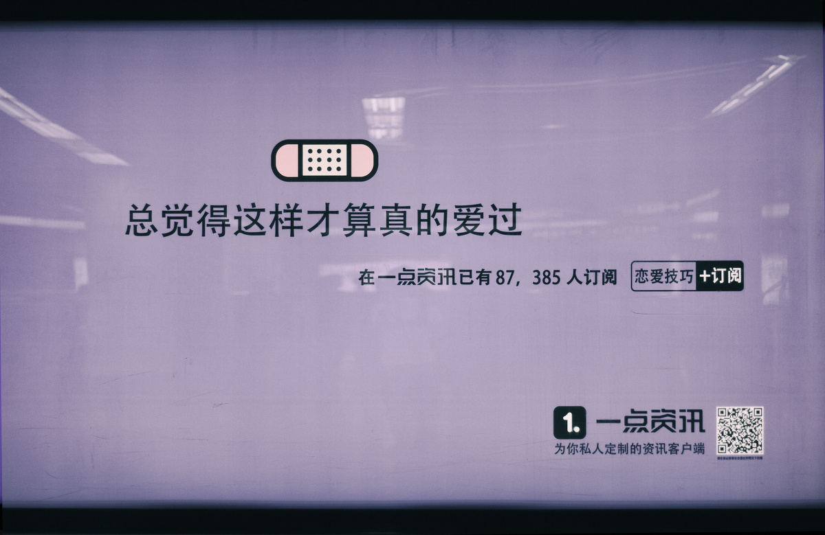 一个人的时候绝对不能轻易的为另一个人掉眼泪哦  眼泪很贵