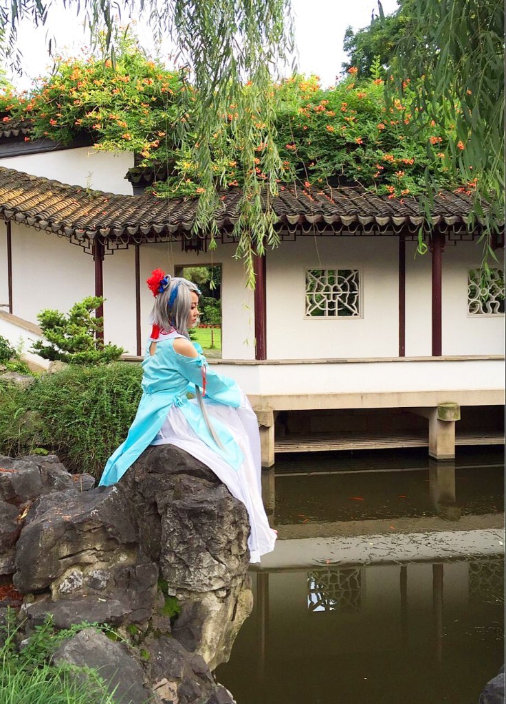 6月7日，位于南京市秦淮区瞻园路金陵第一园外拍中的COSPLAY，吸引了多位市民的驻足观看。