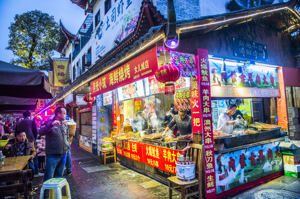 湖北恩施女儿城醉引八方人