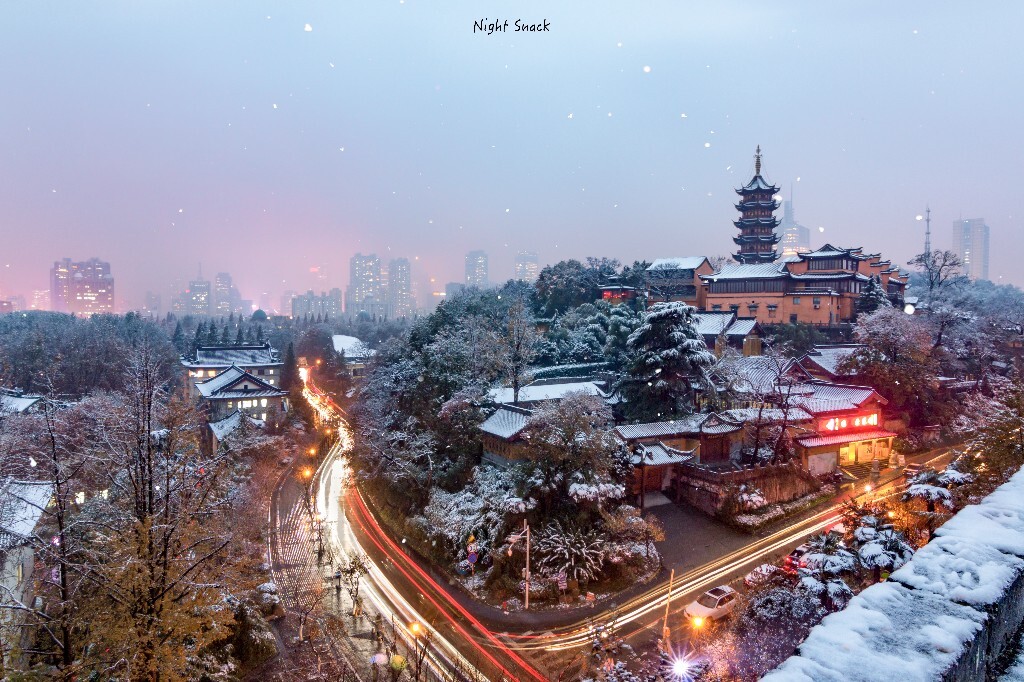 下了雪的南京，就成了金陵。<br />
第二遍修了。不管你们怎么说，我依然觉得这张片子挺好的，起码前期没有遗憾了。