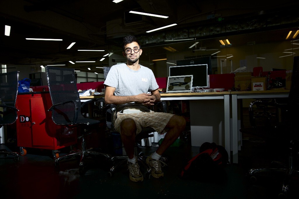 Rohan Dixit,来自美国,他的产品Zenso是一个能够进行焦虑、压力等情绪管理的可穿戴传感器。它能够通过生物触觉识别来指导你应该如何控制情绪。目前他入驻在HAX国际创客中心进行为期3个月的硬件加速设计。