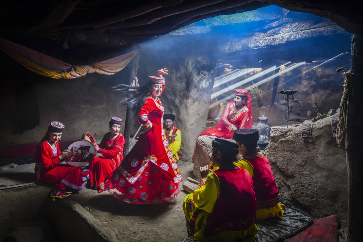摄于新疆帕米尔高一原塔吉克族歌舞表演