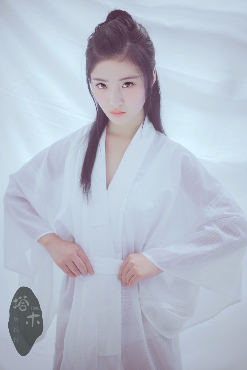 「我身骑白马走三关 我改换素衣回中原 放下西