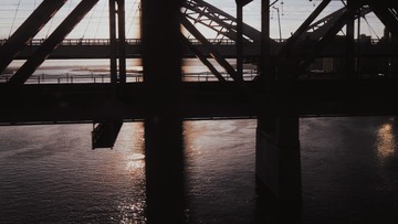 389068
