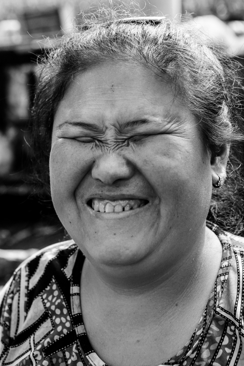 盲人的笑公益万里行为一位女盲人拍摄的肖像