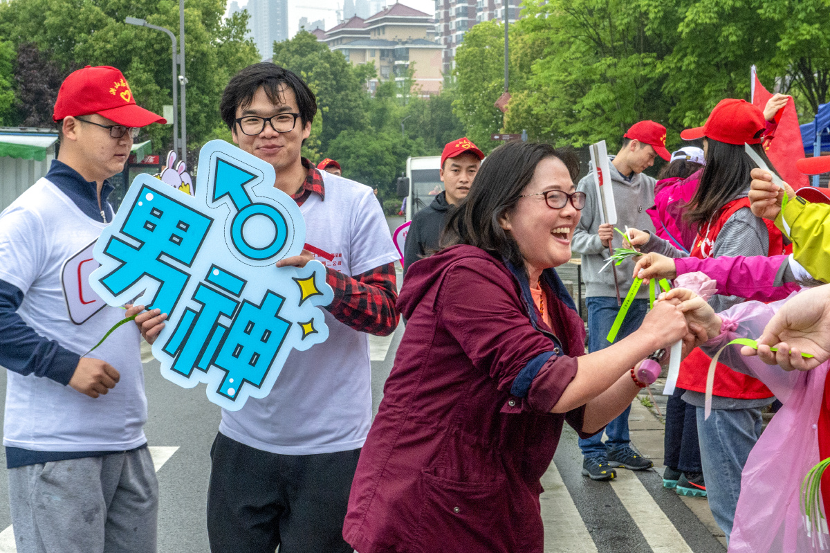 央企员工踊跃报名参与武汉世界军运会自愿者曾院平纪实摄影
