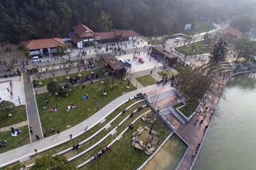改建后的东湖磨山公园一角曾院平摄影2017.12拍摄于