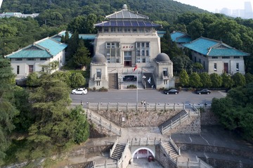 2.武汉大学行政办公大楼曾院平摄影