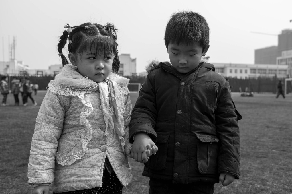宁波我所在学校,2014年2月,幼儿园两个闹了别扭的孩子。