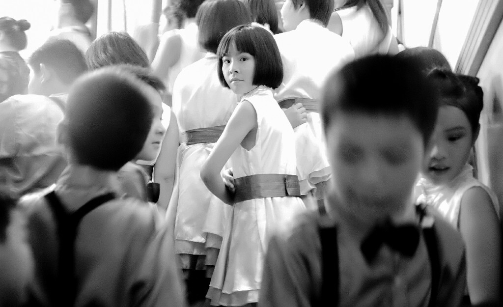 宁波我所在学校,2014年5月29日,儿童节演出彩排,突然回眸的女孩。