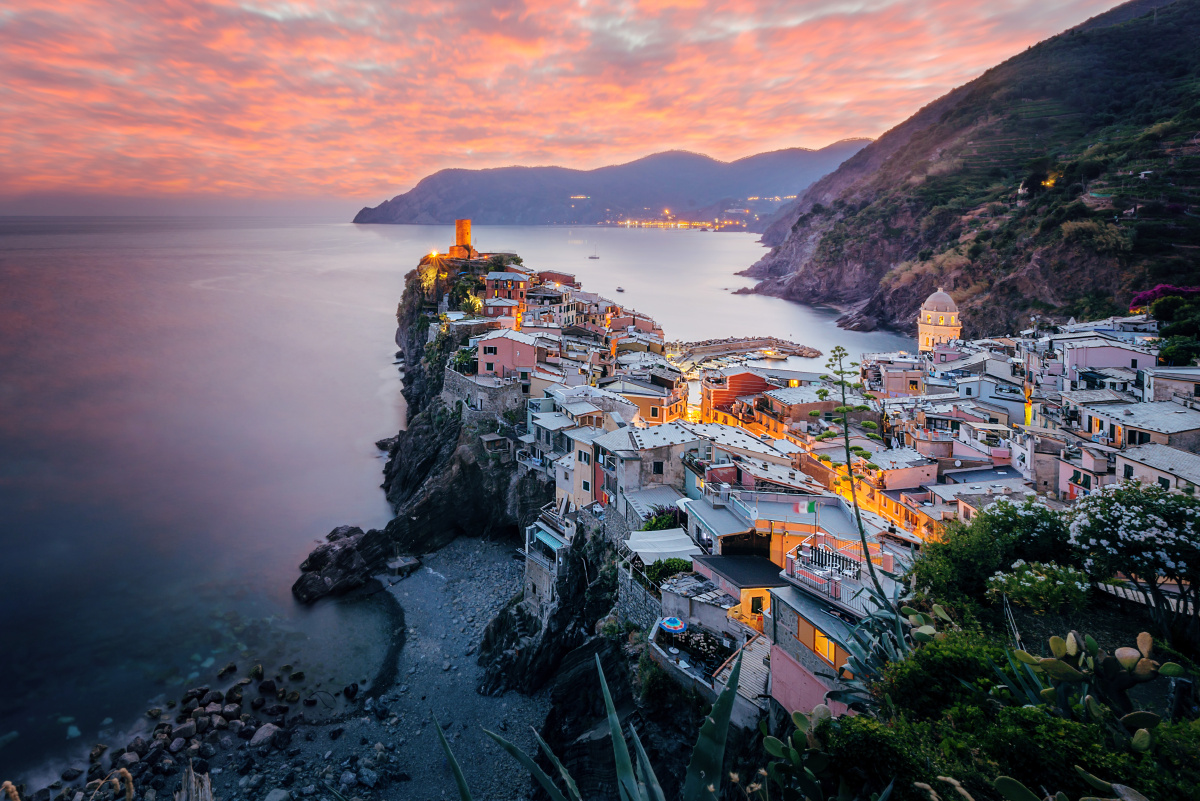 黄昏安静的vernazza小镇