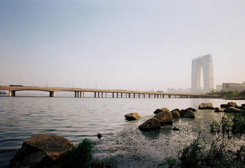 金鸡湖边1