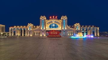 夜色下的哈尔滨火车站