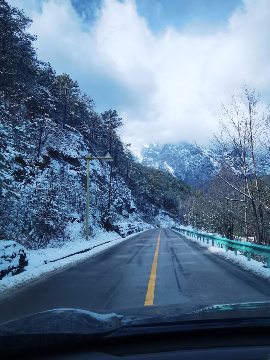 玉龙雪山牦牛坪雪景 - supresu - 图虫